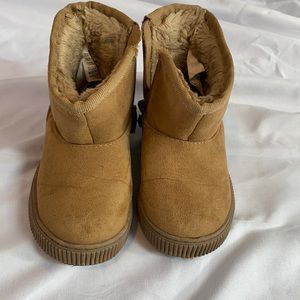 Cat&jack size 6 boots